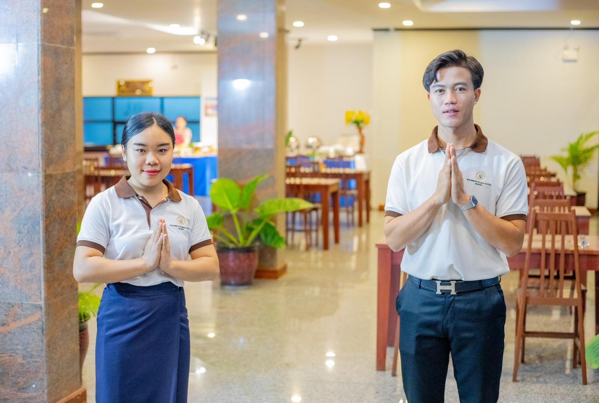 Sisombat Plaza Hotel Vang Vieng Extérieur photo