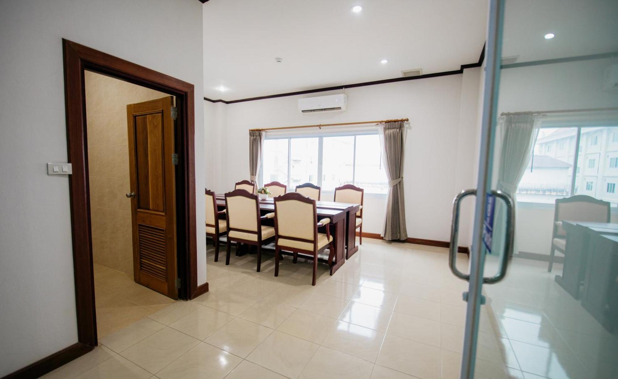 Sisombat Plaza Hotel Vang Vieng Extérieur photo