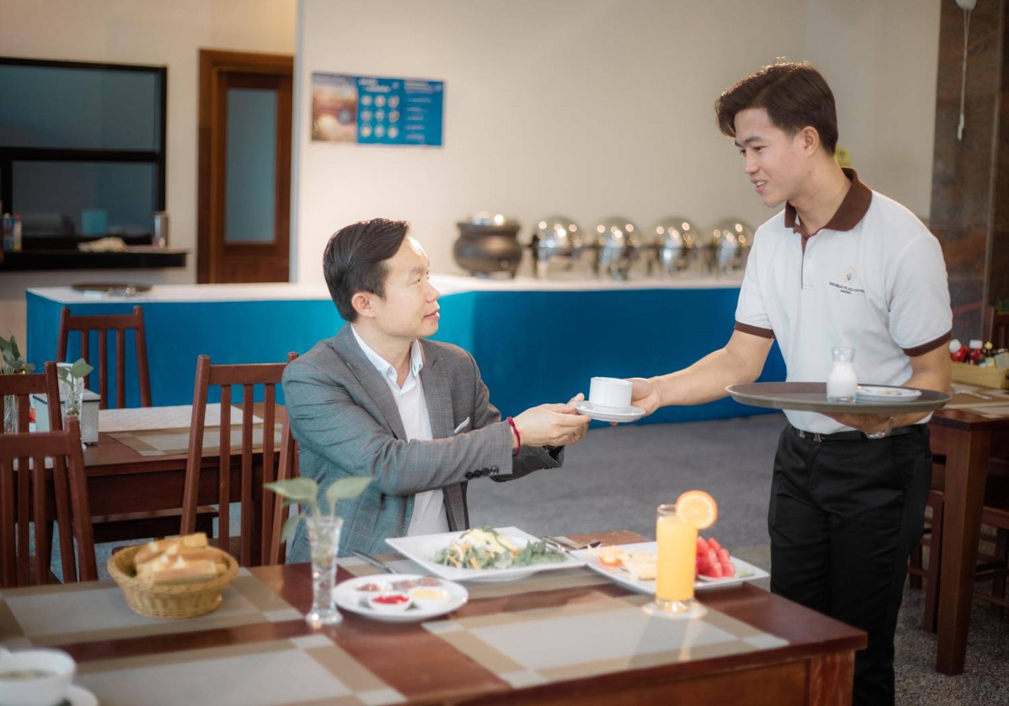Sisombat Plaza Hotel Vang Vieng Extérieur photo