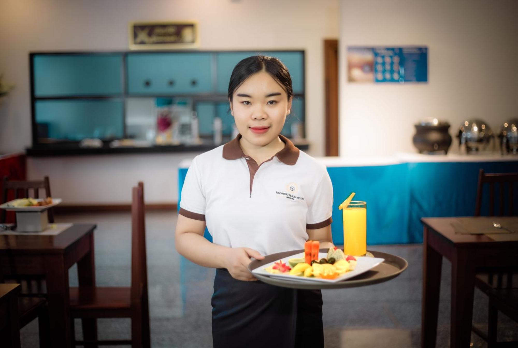 Sisombat Plaza Hotel Vang Vieng Extérieur photo