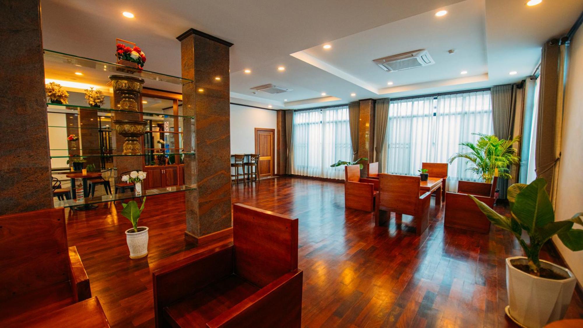 Sisombat Plaza Hotel Vang Vieng Extérieur photo