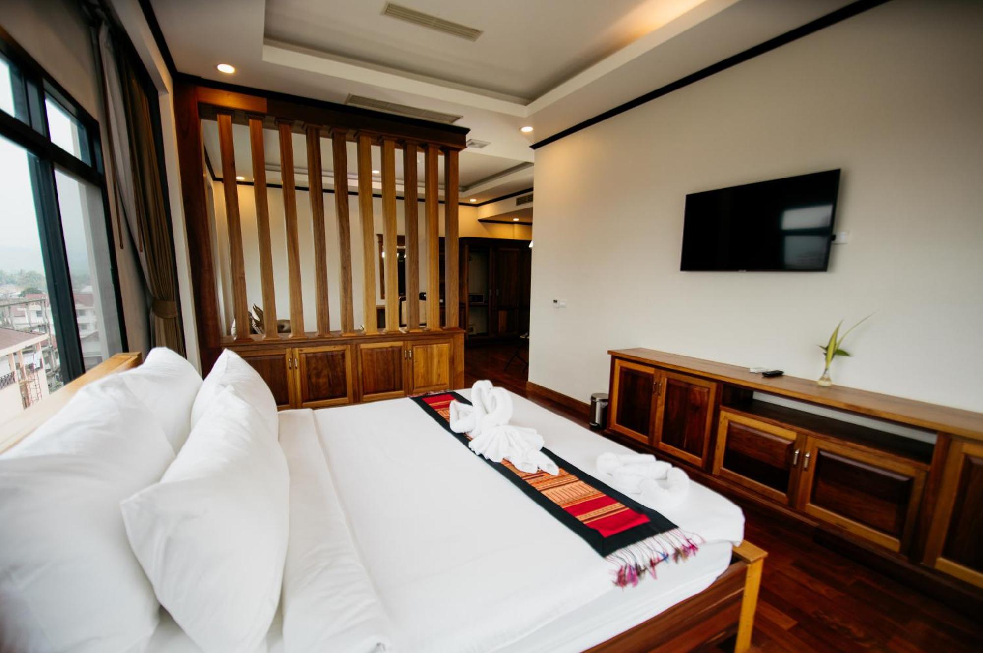 Sisombat Plaza Hotel Vang Vieng Extérieur photo