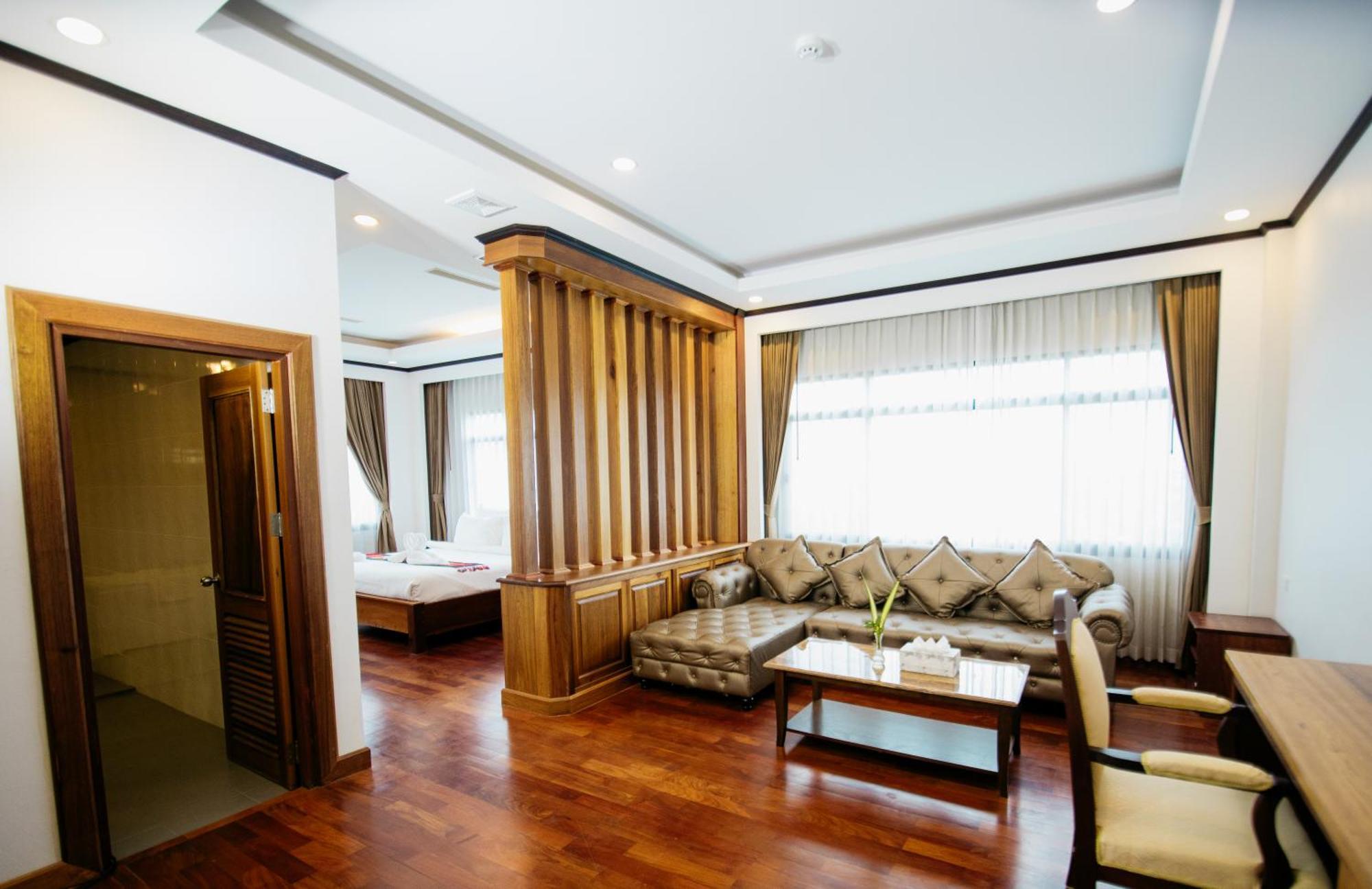 Sisombat Plaza Hotel Vang Vieng Extérieur photo