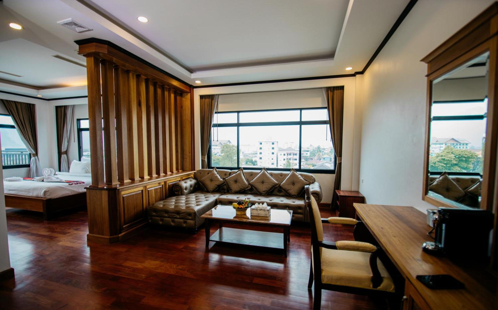 Sisombat Plaza Hotel Vang Vieng Extérieur photo
