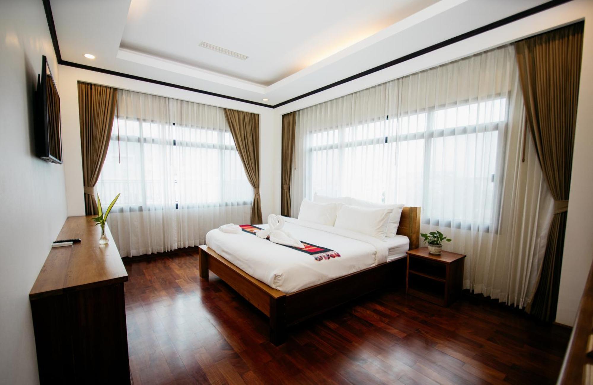 Sisombat Plaza Hotel Vang Vieng Extérieur photo