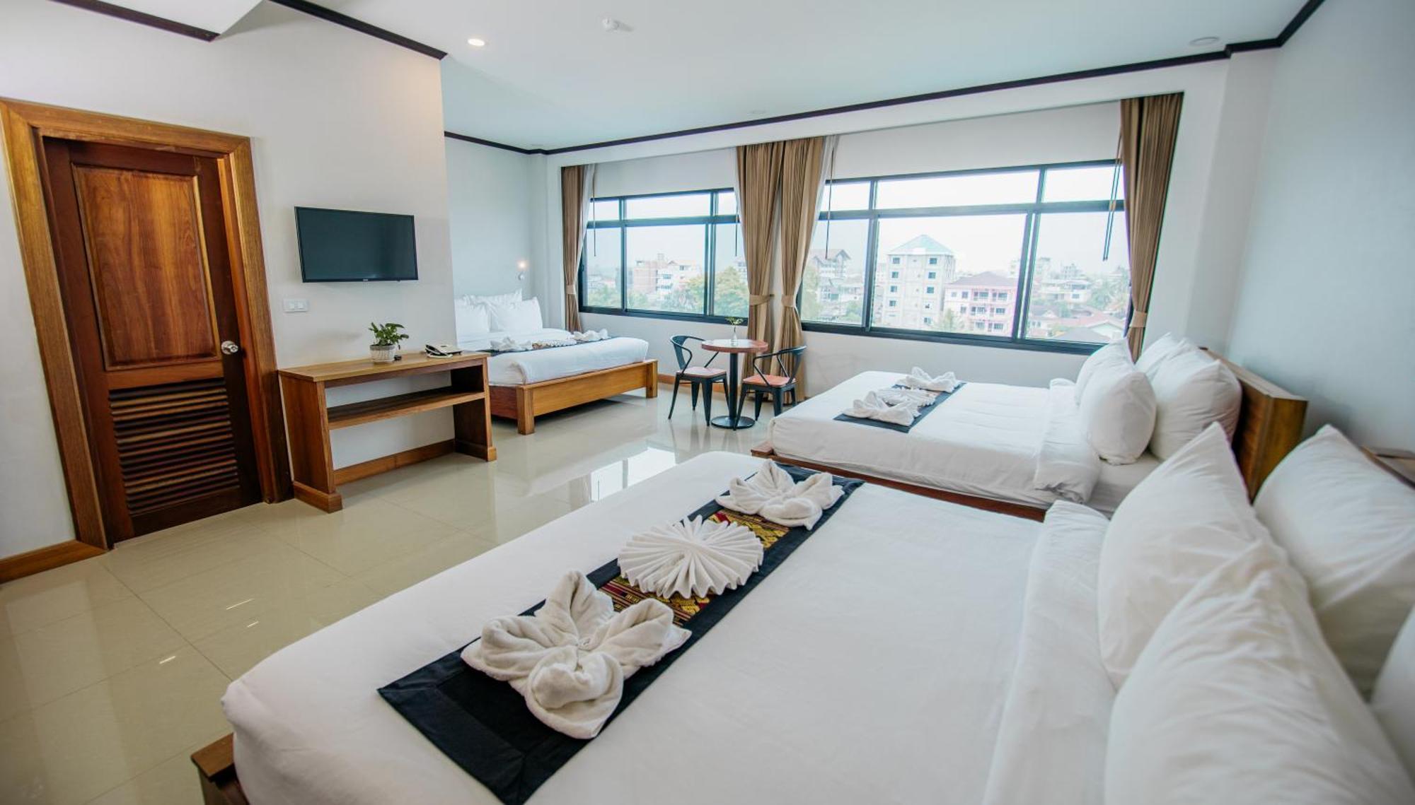 Sisombat Plaza Hotel Vang Vieng Extérieur photo