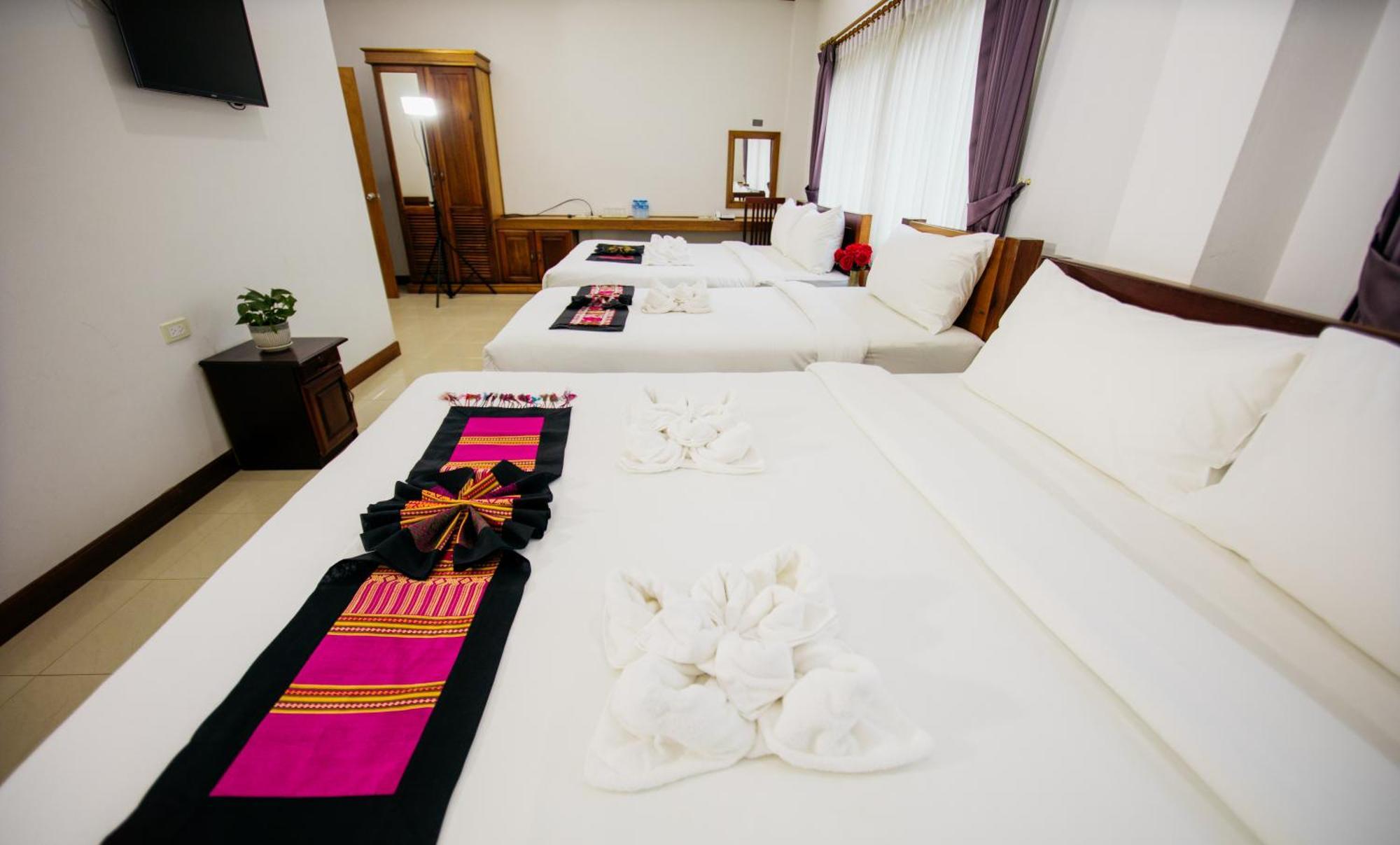 Sisombat Plaza Hotel Vang Vieng Extérieur photo