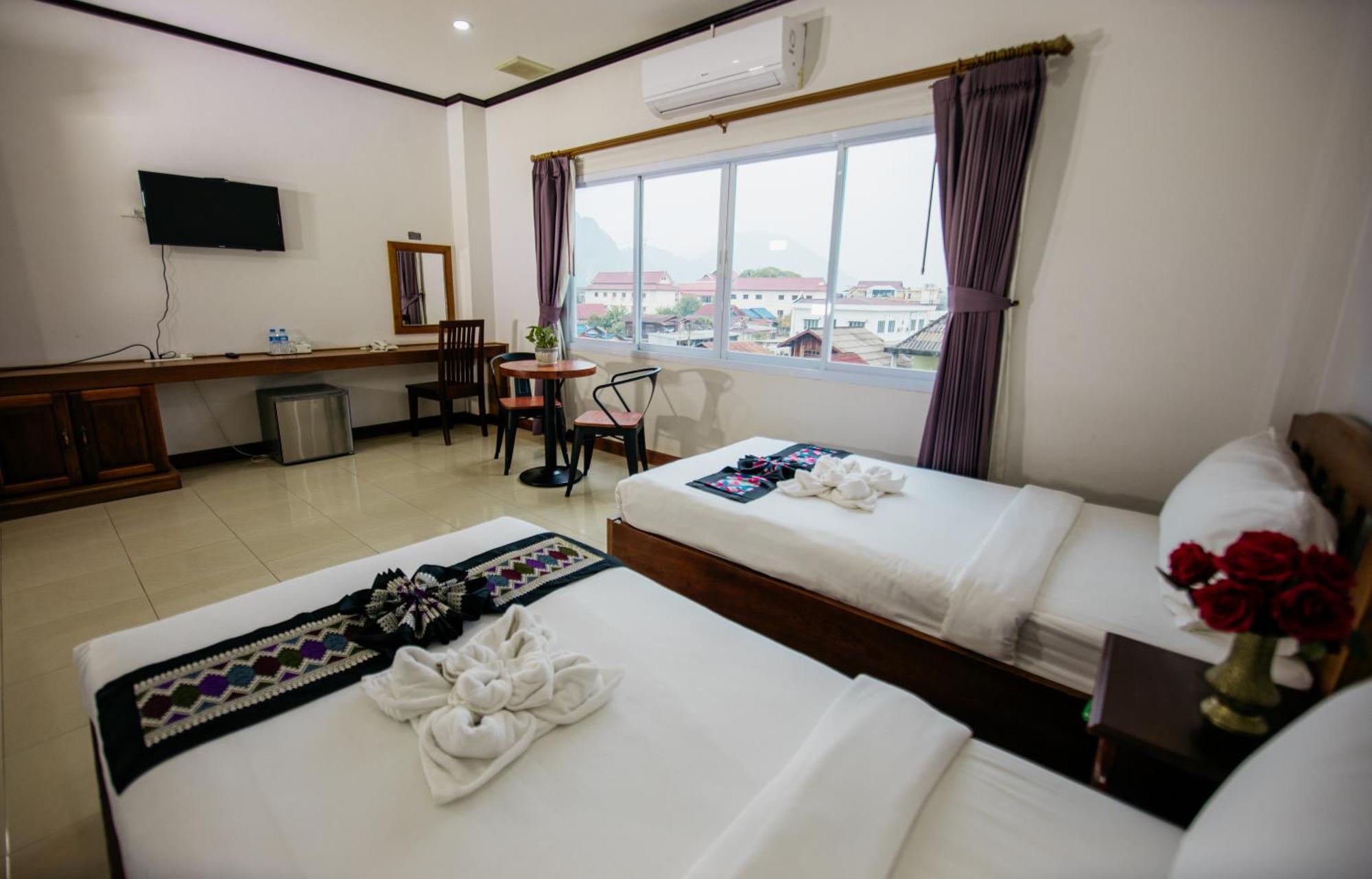 Sisombat Plaza Hotel Vang Vieng Extérieur photo