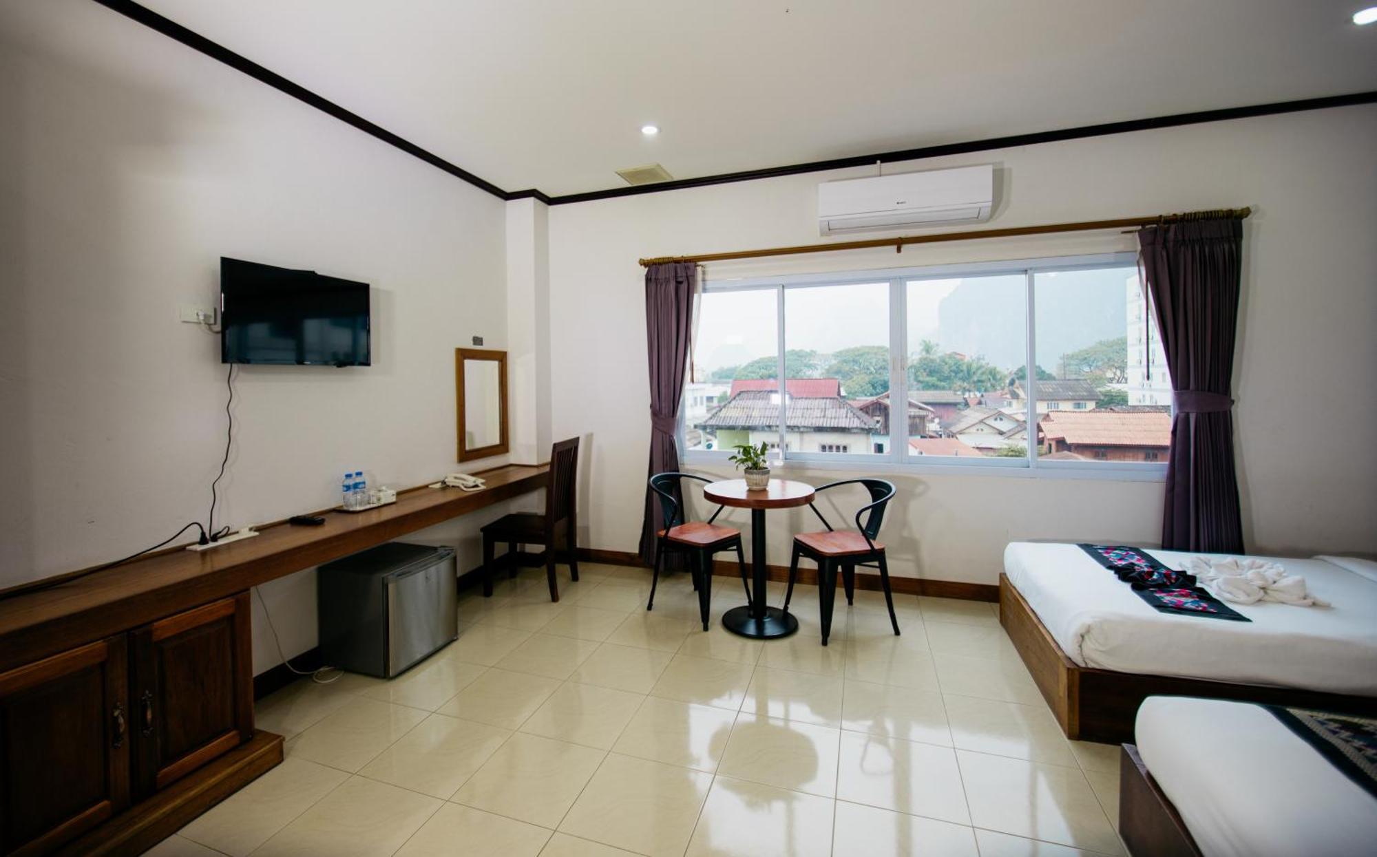 Sisombat Plaza Hotel Vang Vieng Extérieur photo