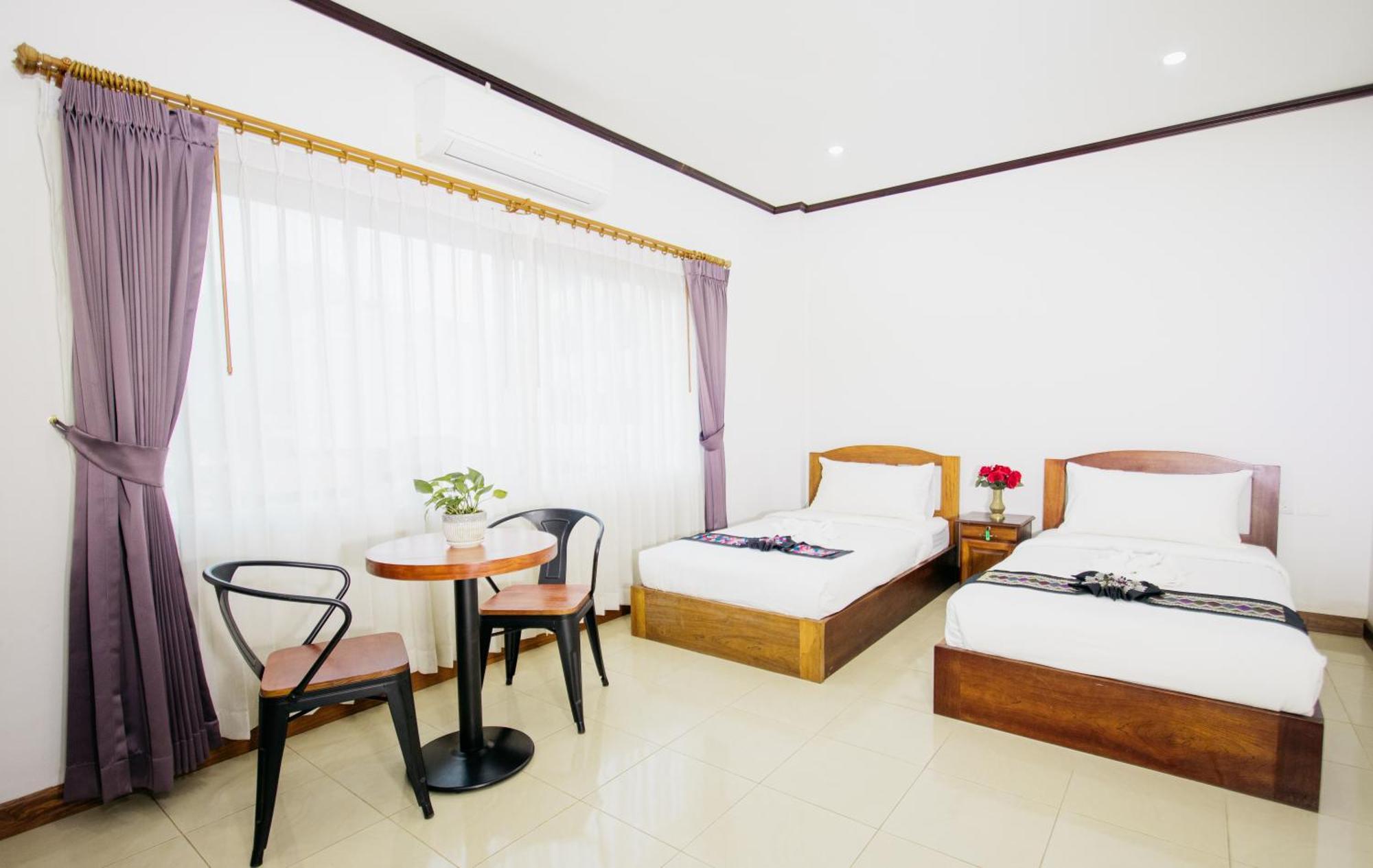 Sisombat Plaza Hotel Vang Vieng Extérieur photo