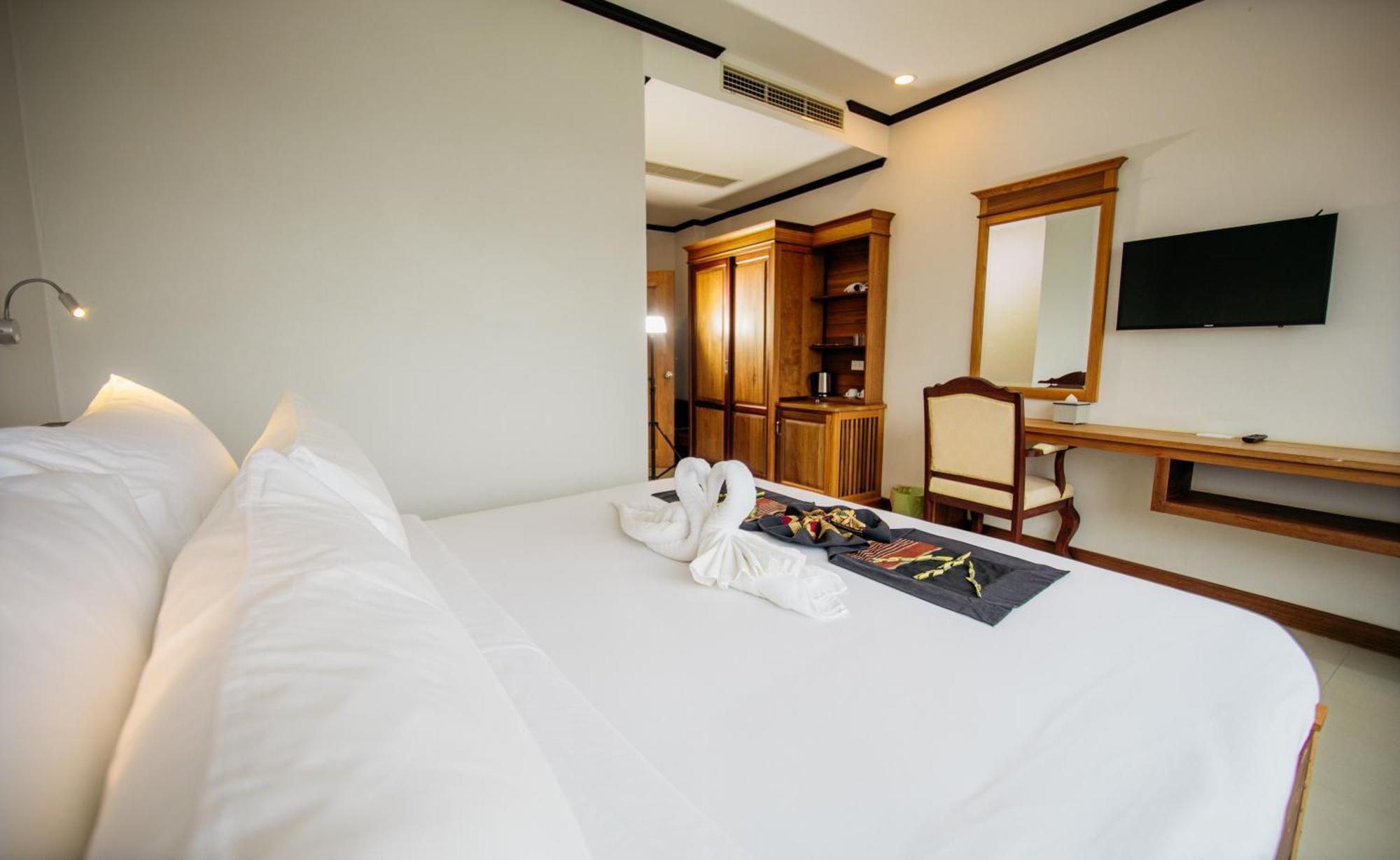 Sisombat Plaza Hotel Vang Vieng Extérieur photo