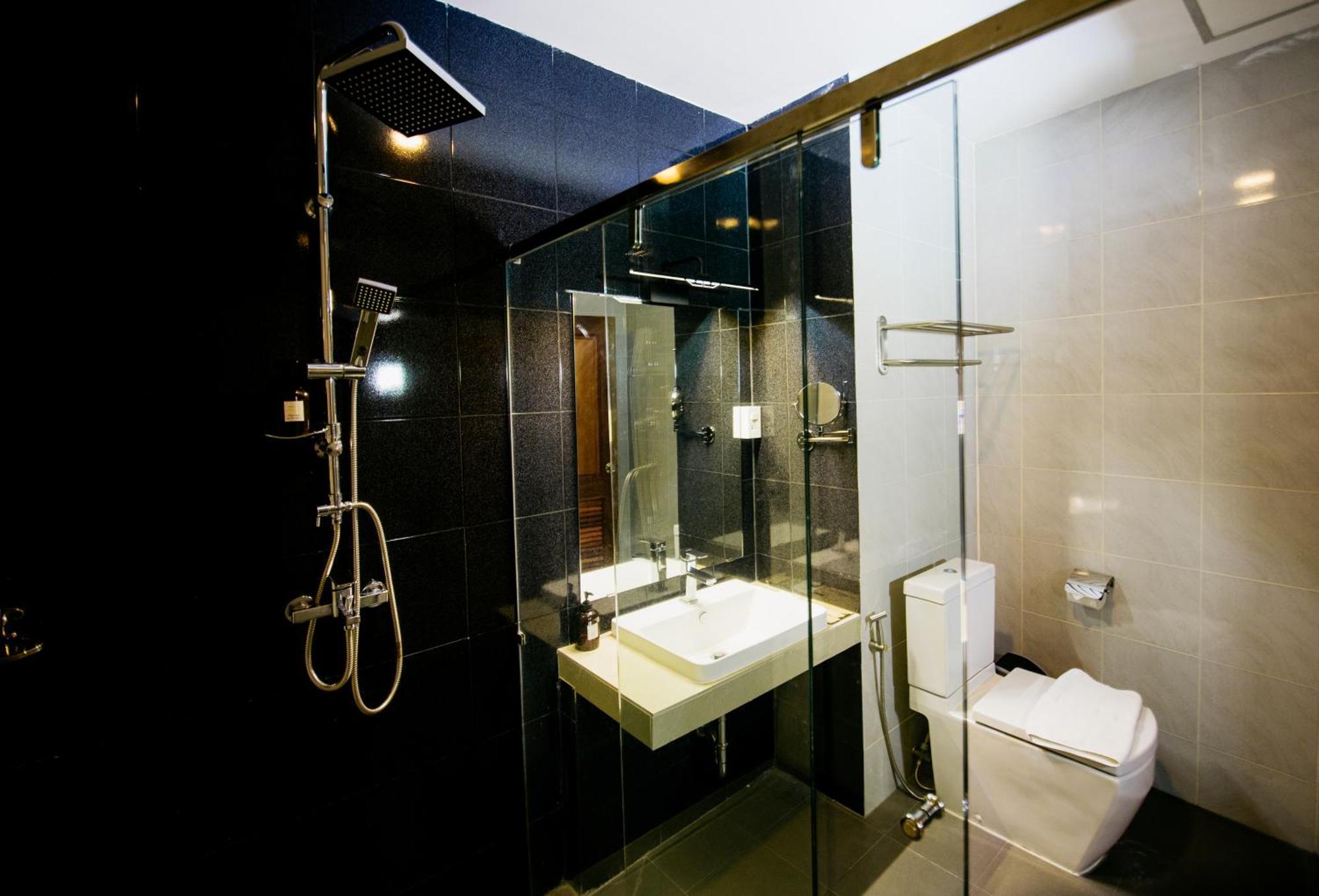 Sisombat Plaza Hotel Vang Vieng Extérieur photo