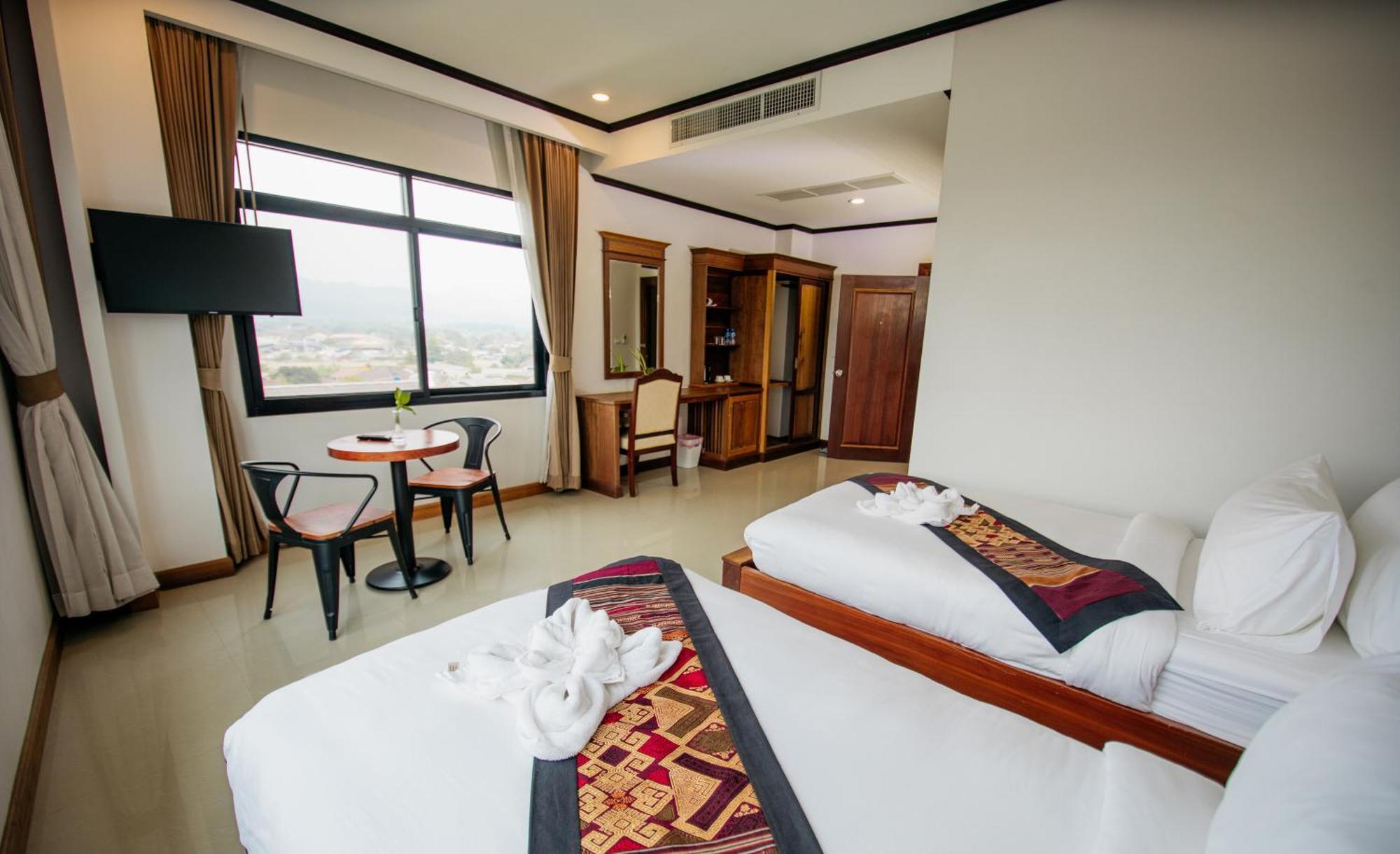 Sisombat Plaza Hotel Vang Vieng Extérieur photo