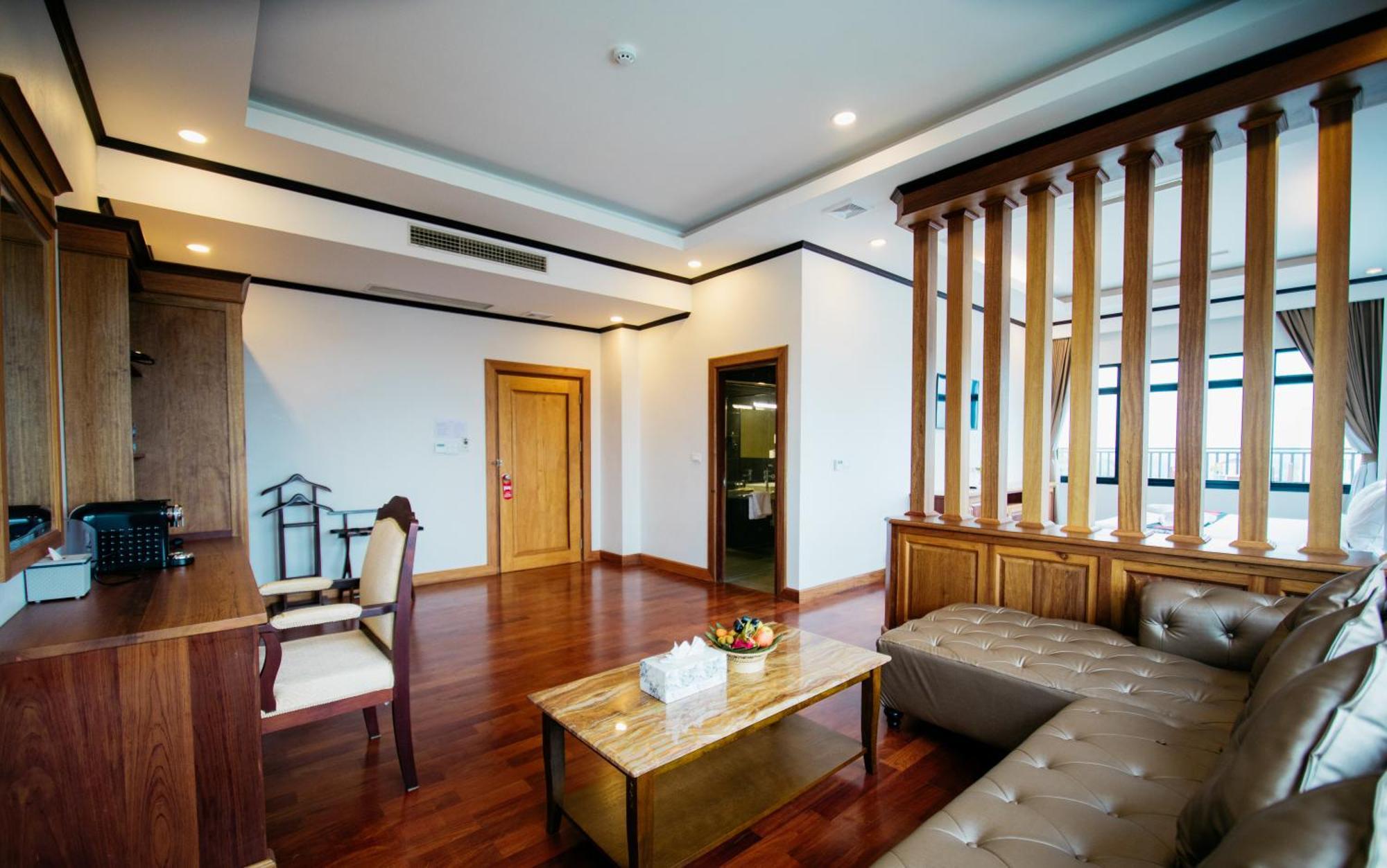 Sisombat Plaza Hotel Vang Vieng Extérieur photo