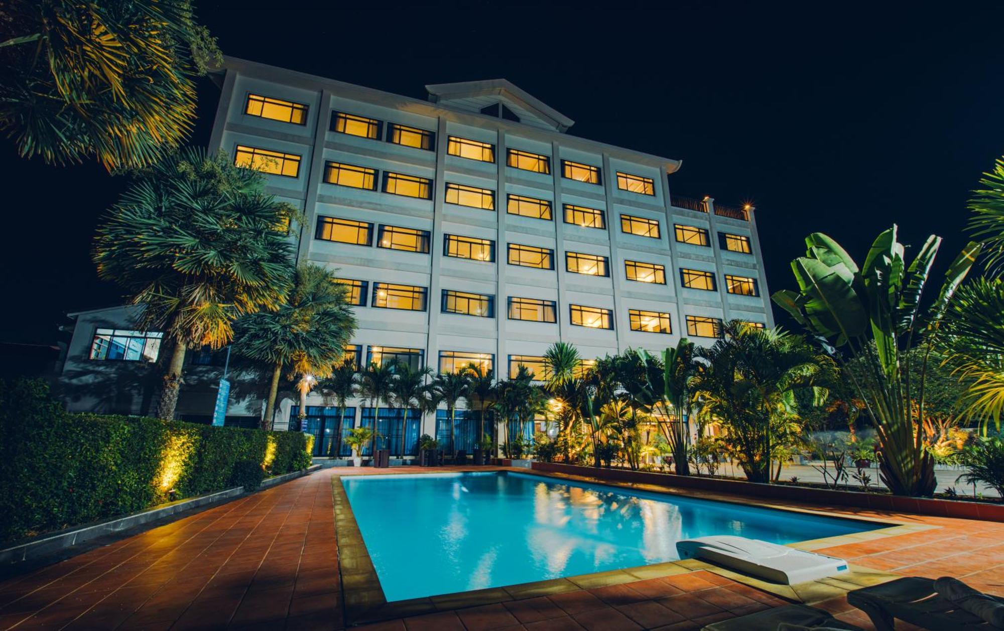Sisombat Plaza Hotel Vang Vieng Extérieur photo